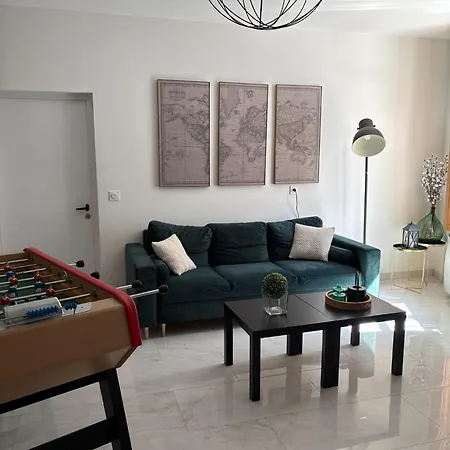 C'est Maison Bleue *