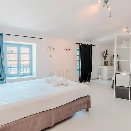 C'est Maison Bleue Каркассон