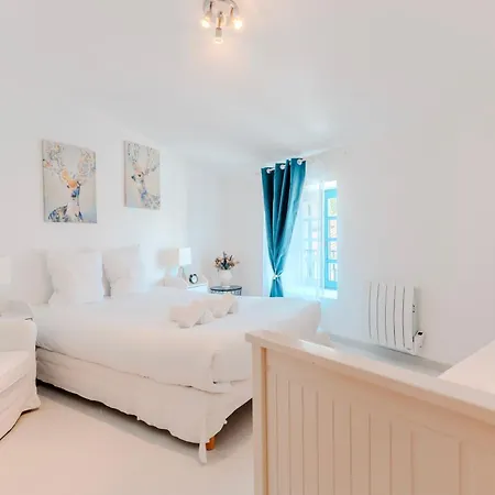 C'est Maison Bleue